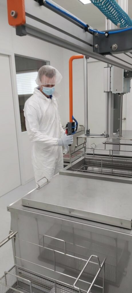 The Tevema cleanroom is perfect for grade 2 and grade 4 springs